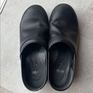 Dansko XP Wide Black Leather